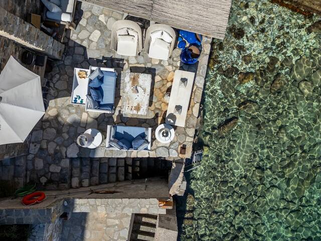 Seaside neoclassical property in Vaporia Ermoupoli gallery image 2