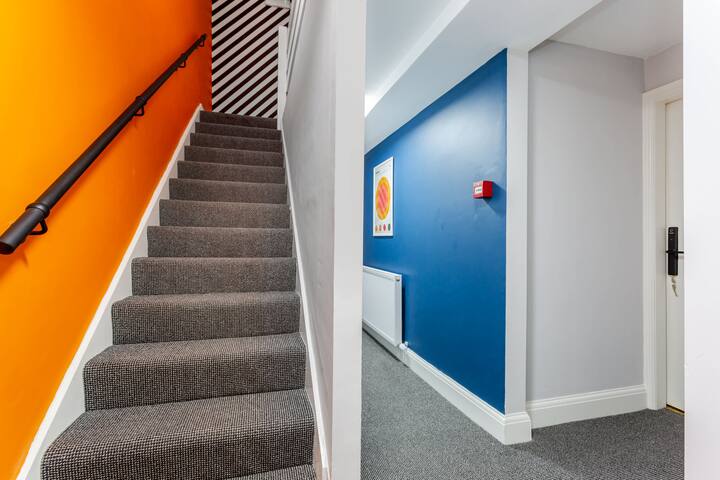 Ashton Luxury Getaway Sleeps 14 with Free Parking gallery image 5