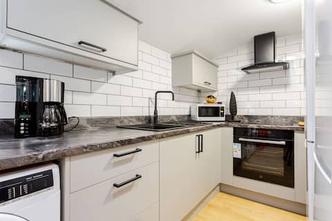 Ashton Luxury with 2 Free Parking Space + Wi-Fi