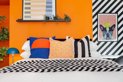 Ashton Luxury with 2 Free Parking Space + Wi-Fi