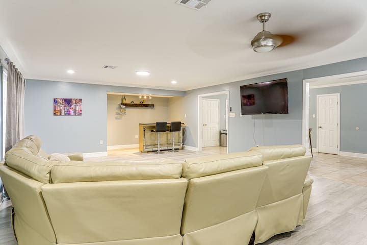 Fenced Backyard: Spacious New Orleans Home!