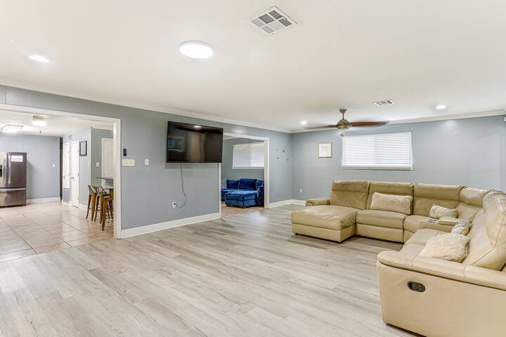 Fenced Backyard: Spacious New Orleans Home! gallery image 4