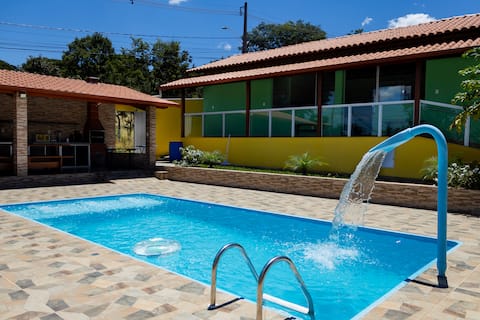 Well-equipped house with pool, barbecue area and WiFi