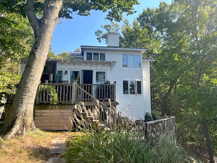 Luxury Cottage + Walkable Beach