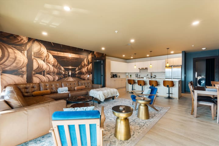 Bed & Barrel | Walking Distance to DT