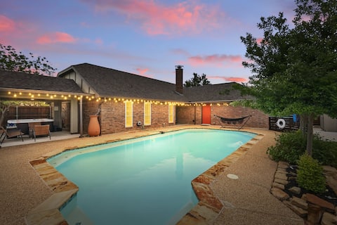 Country Living x Backyard Pool Oasis (4-BD/2-BA)