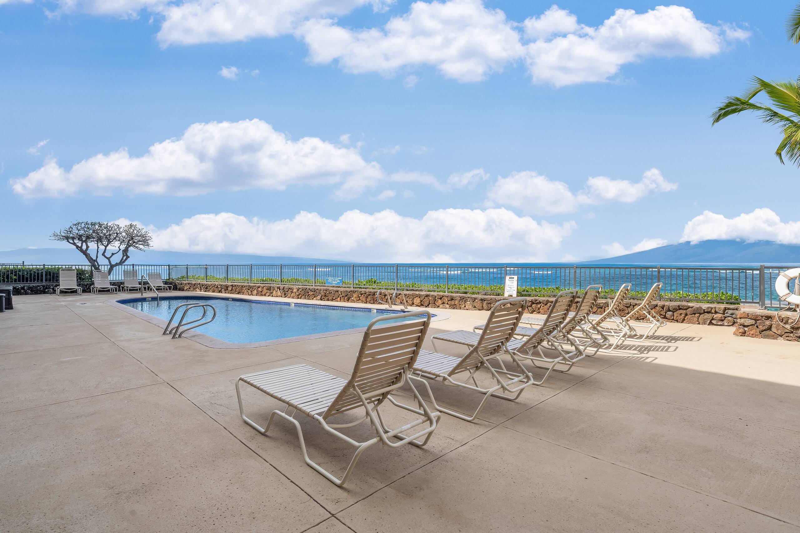 Condo in Lahaina · ★4.17 · 1 bedroom · 2 beds · 1 bath - Image 36