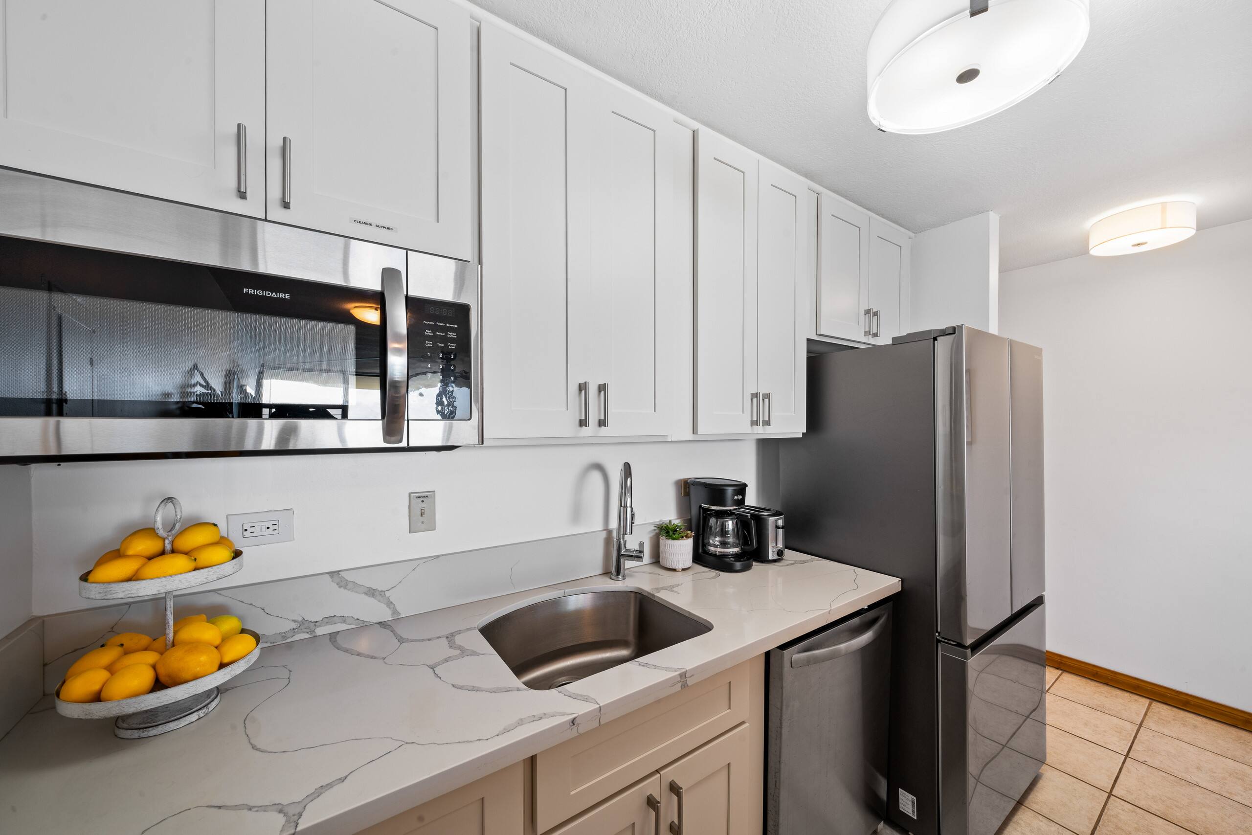 Condo in Lahaina · ★4.17 · 1 bedroom · 2 beds · 1 bath - Image 13