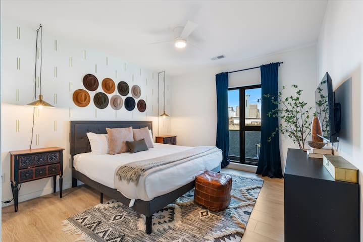 Cuddly Cactus – | NYE Fireworks from Balcony