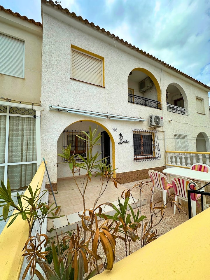 Casa Rocío: Urbanización "El Paraíso" - Torrevieja