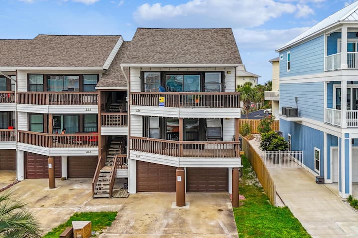 Beautiful Pet Friendly 2 Bedroom, 2 Bath Townhome - Navarre Beach