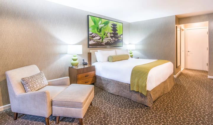 Spacious Unit With Heated Pool, Parking, Breakfast - Menlo Park, CA