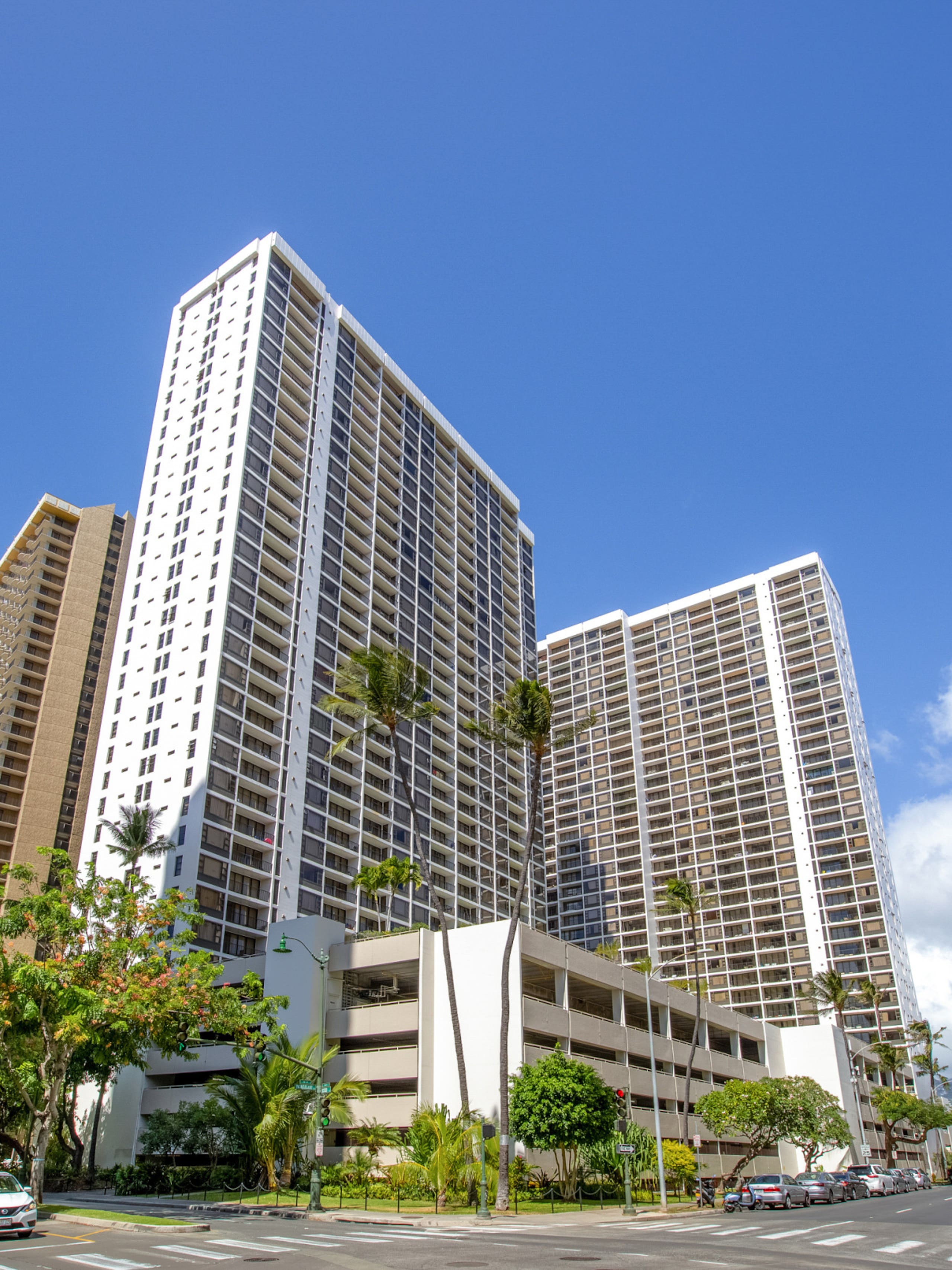The Monstera, parking & beach - Image 32