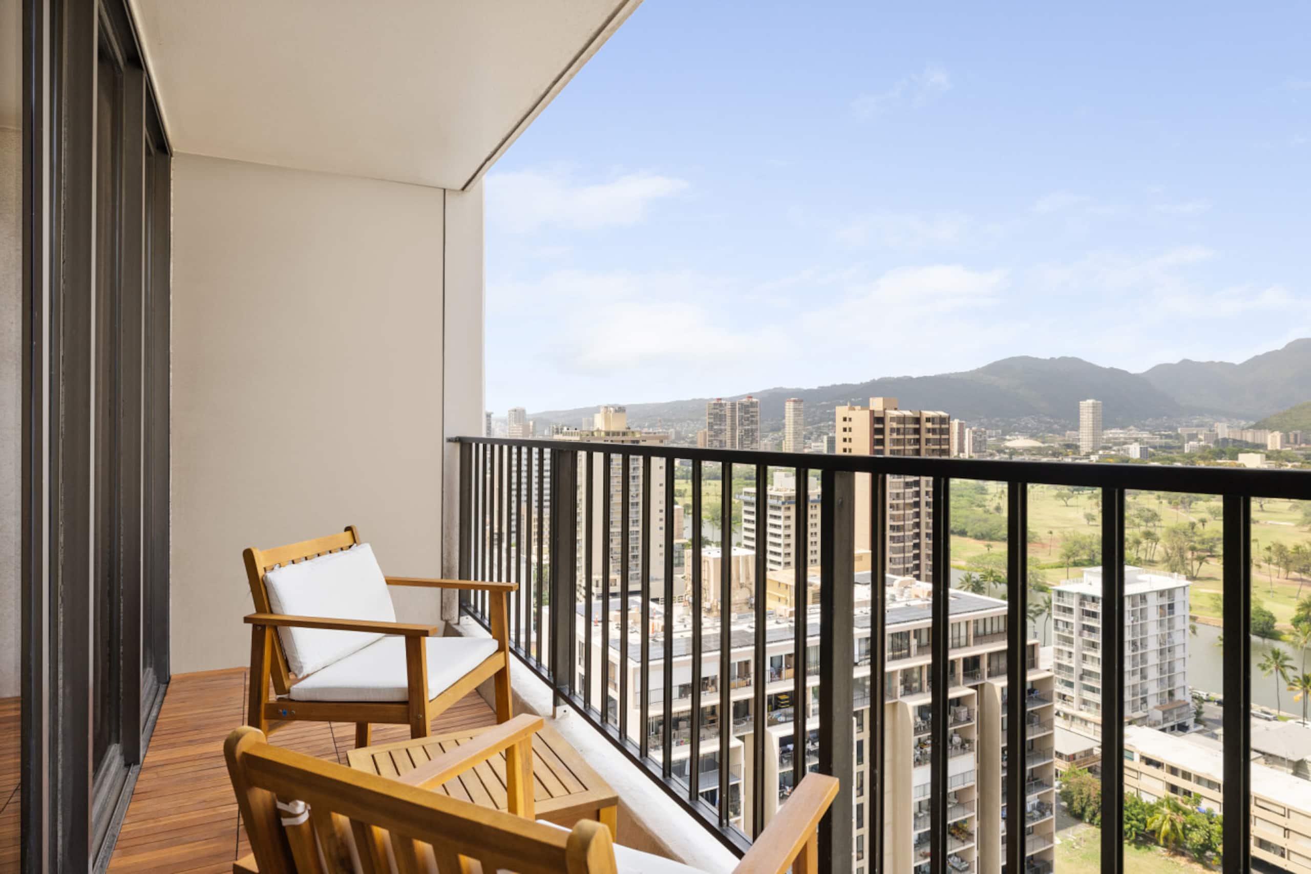The Monstera, parking & beach - Image 26