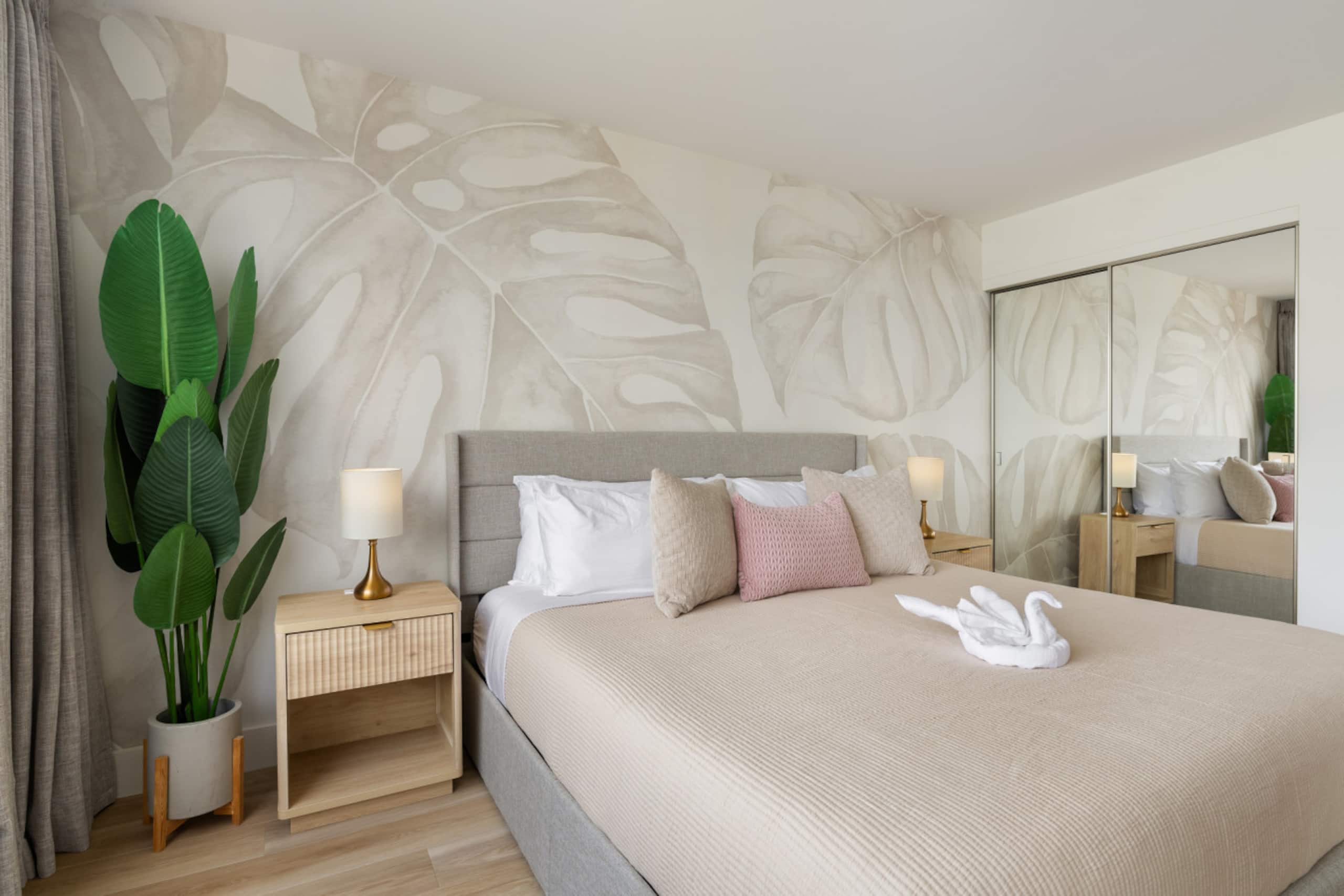 The Monstera, parking & beach - Image 5
