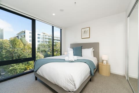 Sleek Braddon Apartment Near Canberra Centre