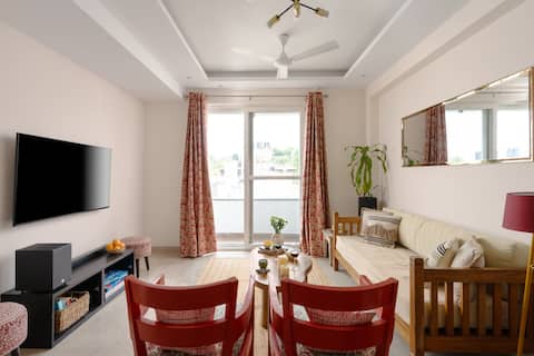 UrbanNest| 2 Apartments- Apt for group bookings