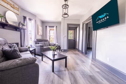 Comfortable 6BR 2Bath in the heart of Niagara Fall