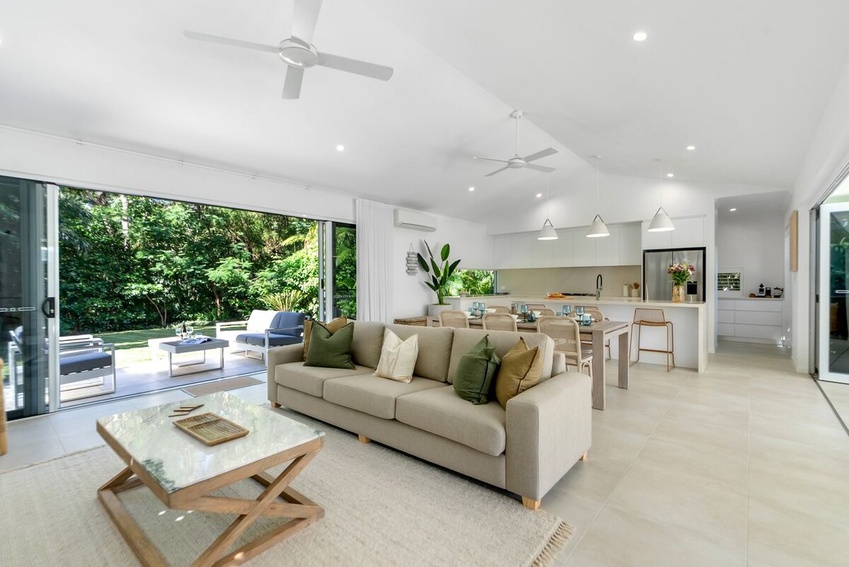 Top Airbnb: Belle Escapes Beachmont House in Cairns Regional