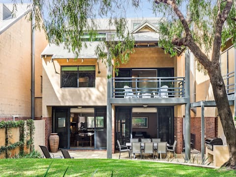 Beachside Getaway: Family Villa at Sebel Resort