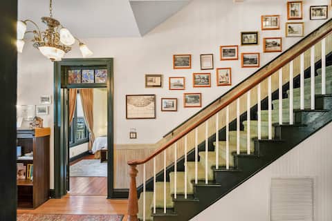 Downtown Historic Victorian, Steps to Clay Theatre