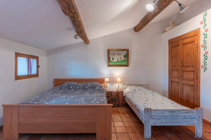 საძინებელი 1