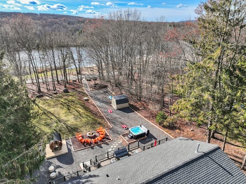 Lake View, Sauna, Hot tub, Firepit, Gameroom, Pets