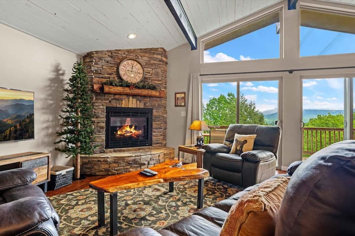 Chalet A Le Conte: Hot Tub • Pool Table • Free Tix - Gatlinburg, TN