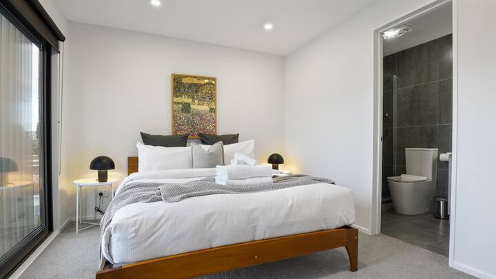 Ogni camera ha il proprio bagno privato.