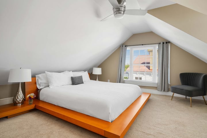 Spavaća soba 2: bračni krevet (širine 180 - 200 cm