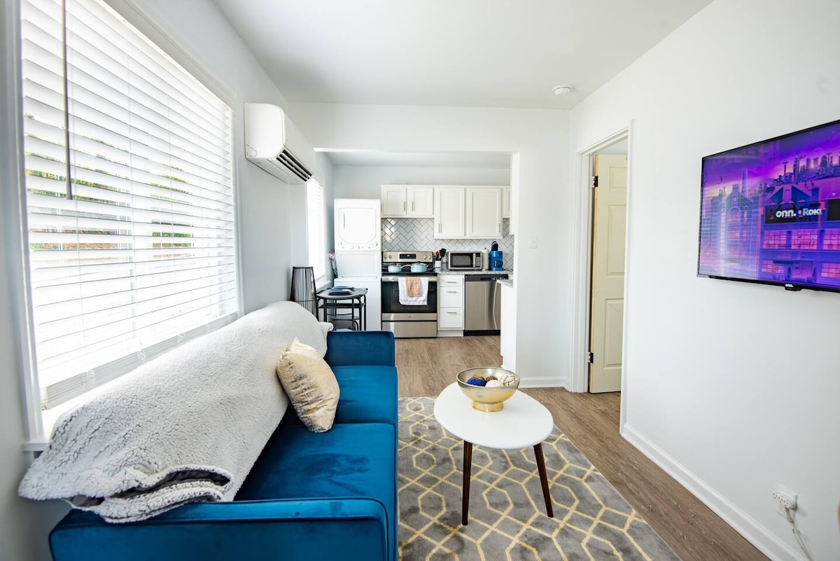 客厅可欣赏厨房美景