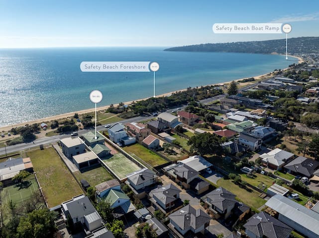 Shoreline Sanctuary – Bay Views, Spa, Tennis Court