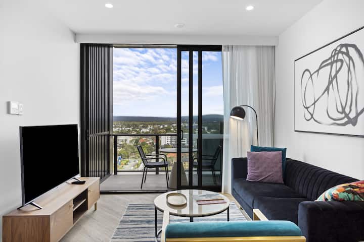 Southport Lux Top Floor Apartment - Gold Coast
