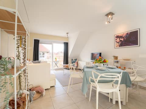 Appartment with beach cabine and parking