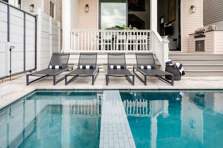 Luxe 7 Bedroom Home | Heated Pool & Spa