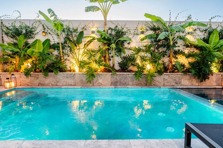 Luxe Home | Heated Pool & spa