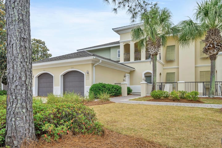 Ground-level Golf Course Condo | 3 Queens + Bunks - Miramar Beach, FL