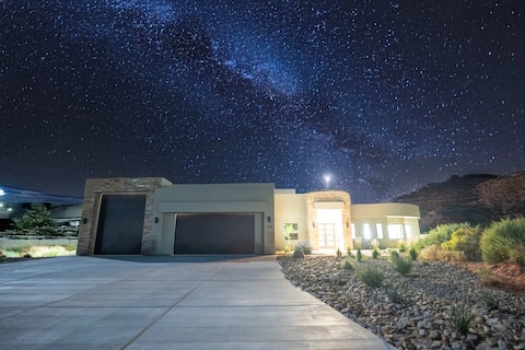 Popular Airbnb listing: Luxury Desert Retreat w/Pool, Hot Tub, & Mtn Views in Kanab