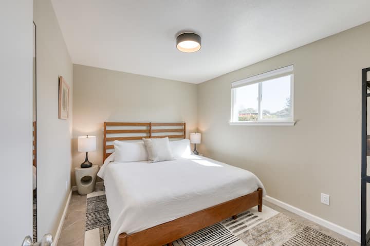 Во спалната соба 4, која се наоѓа во студиото, има удобен брачен кревет (широк 150-179 см) во Калифорнија.