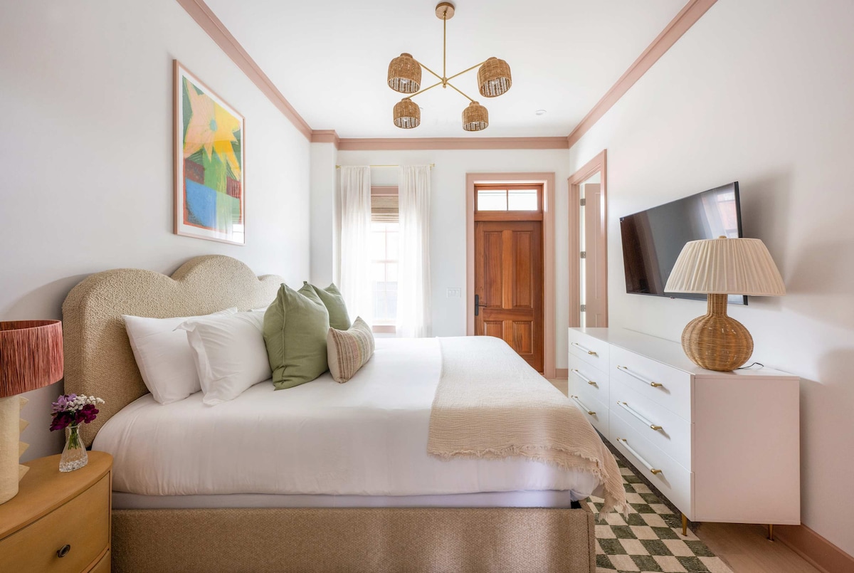 Dhoma e gjumit #1: Krevat dopio "King" + TV