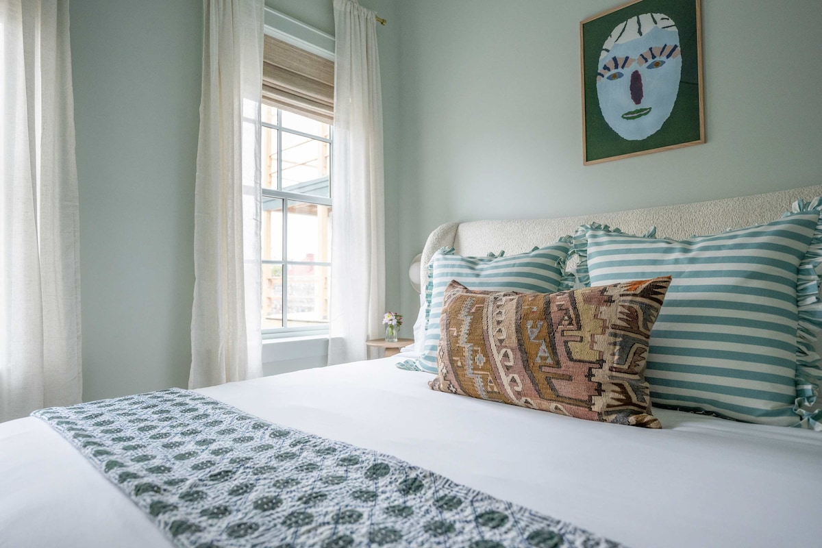 Dhoma e gjumit #3: Krevat dopio "king" + TV