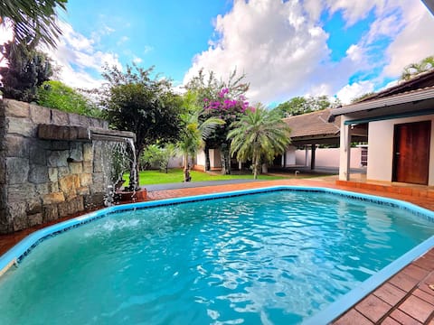 7 bedrooms - great leisure area near downtown and Cata