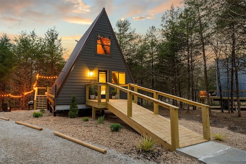Moody A-Frame Cabin • Hot Tub & Fireplace