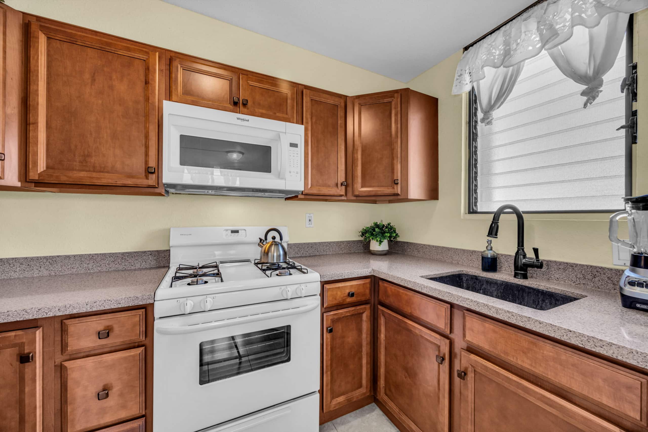 Condo in Kihei · ★4.6 · Studio · 2 beds · 1 bath - Image 6
