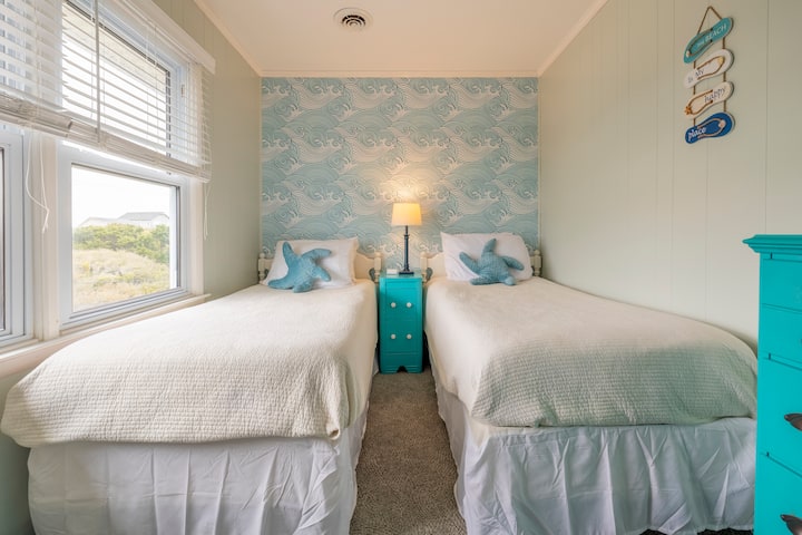 3e slaapkamer op de bovenste verdieping heeft 2 eenpersoonsbedden