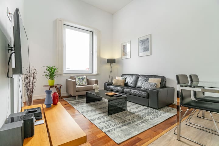 Lv Premier Chiado CH8- comfortable, ac, elevator