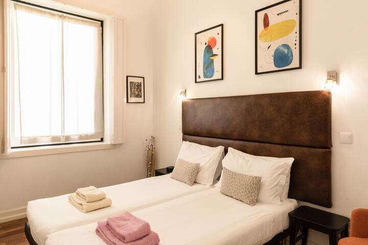 Lv Premier Chiado CH8- comfortable, ac, elevator gallery image 4