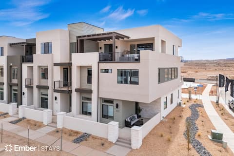 Sunset Pearl at Desert Color (by Ember Stays)