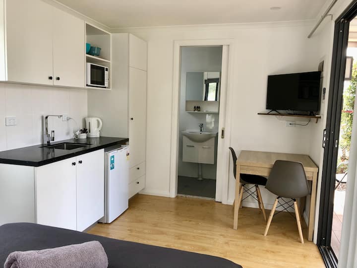Small Budget Cabin - No Pets Allowed - Junee
