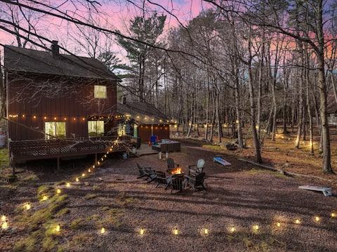 Hot Tub, Firepit, GameRoom, Pets, Mins to Skiing